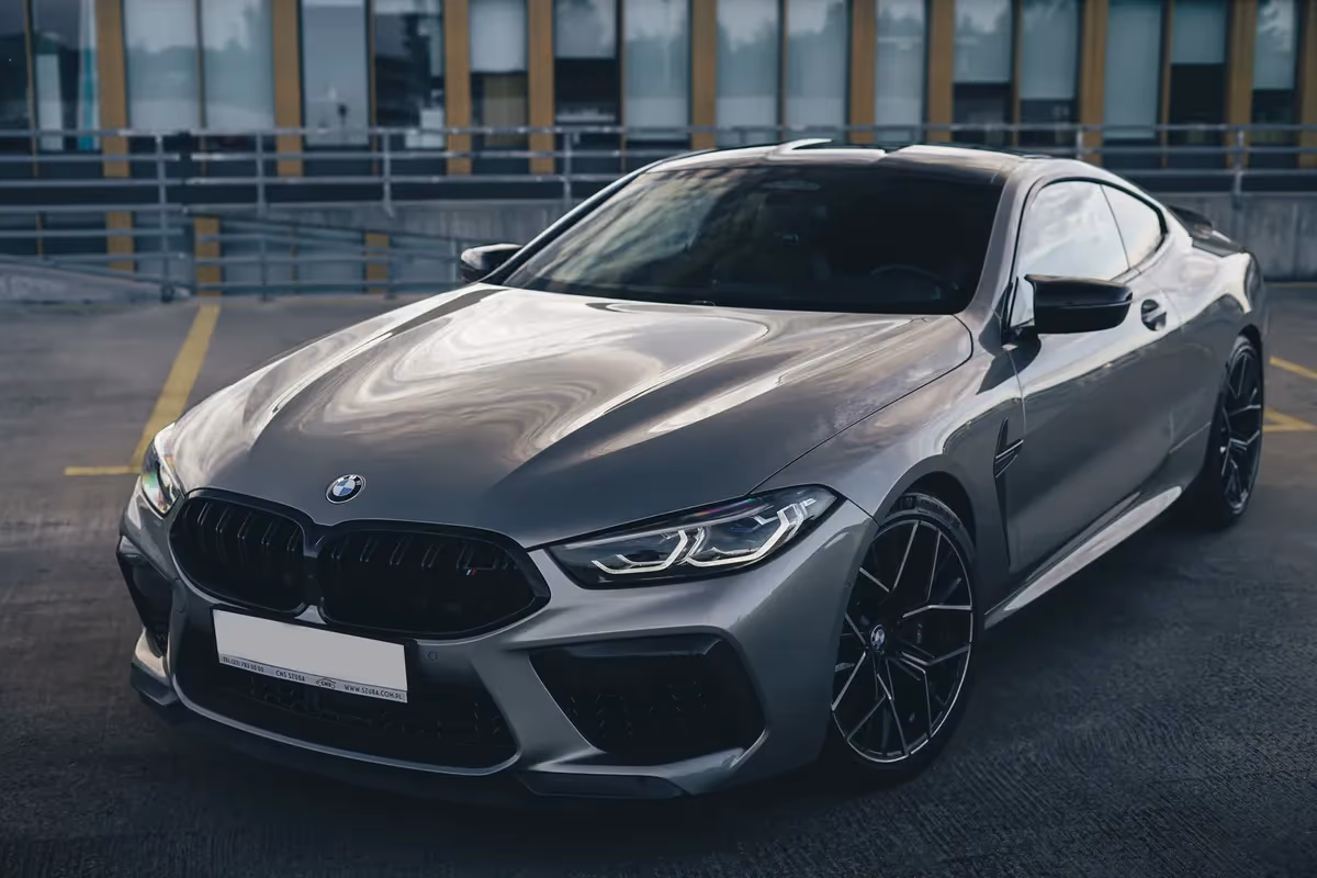 BMW M8 Competition — detal, wynajem w Warszawie