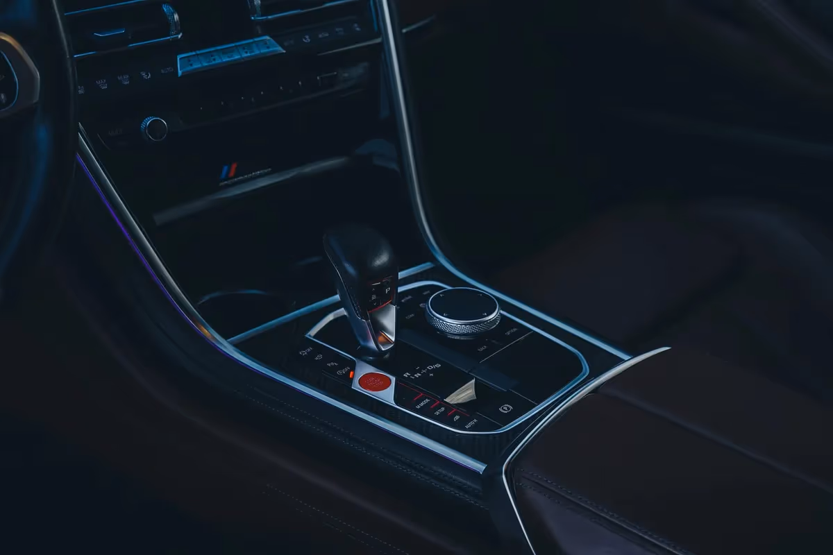 BMW M8 Competition — bok, wynajem w Warszawie