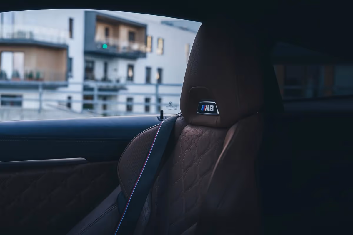 BMW M8 Competition — przód ¾, wynajem w Warszawie