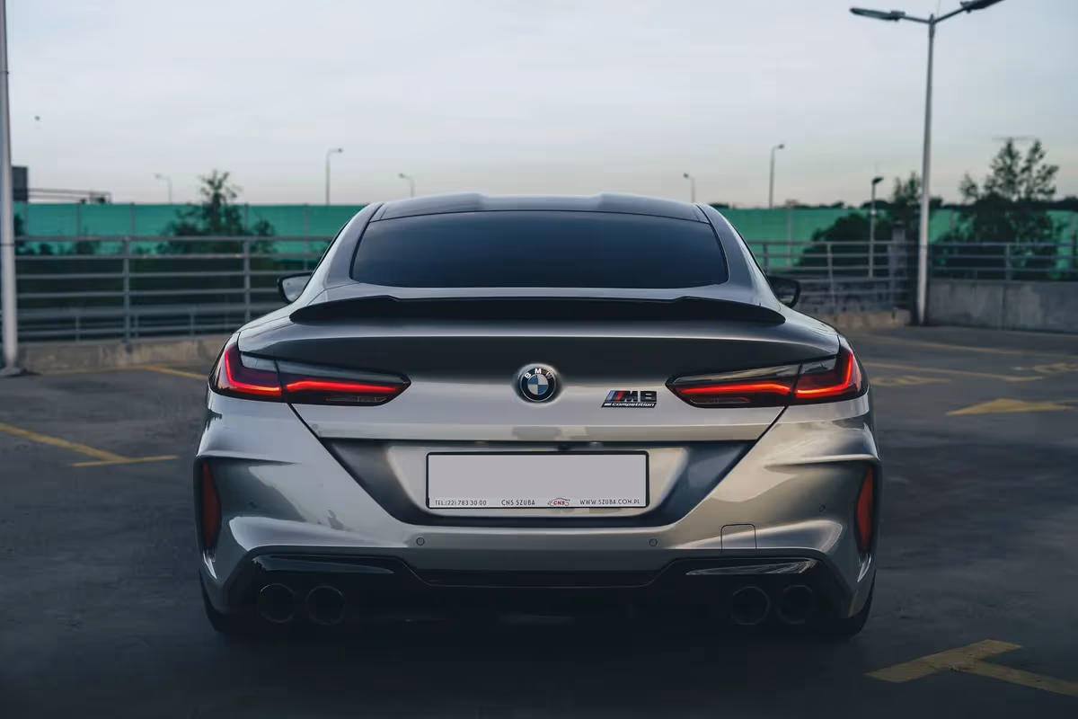 BMW M8 Competition — bok, wynajem w Warszawie