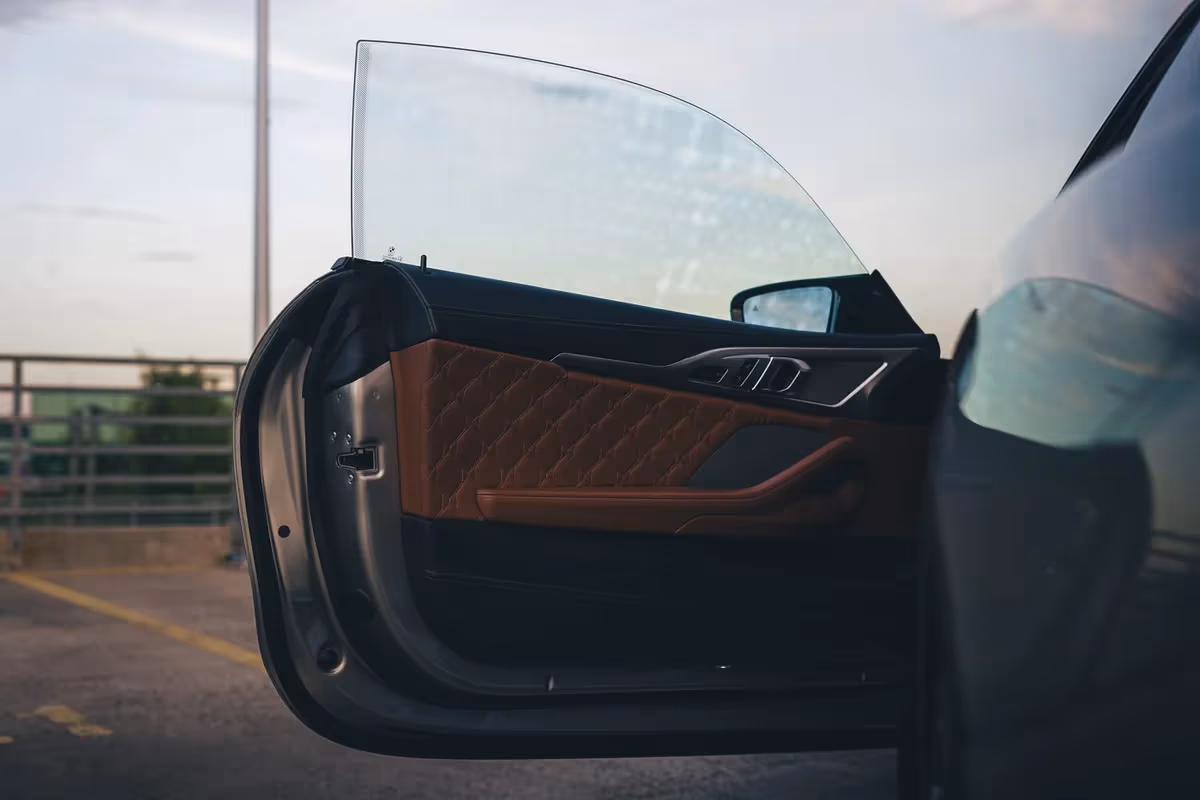 BMW M8 Competition — przód ¾, wynajem w Warszawie
