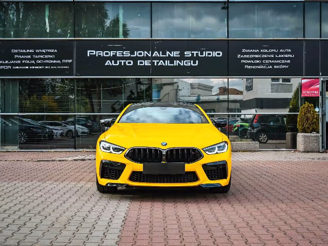 BMW M8 Competition — przód ¾, wynajem w Warszawie
