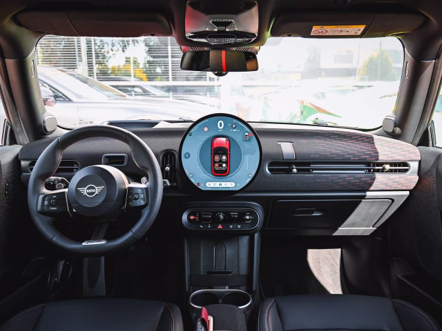 Mini Cooper S — колёса, аренда в Варшаве