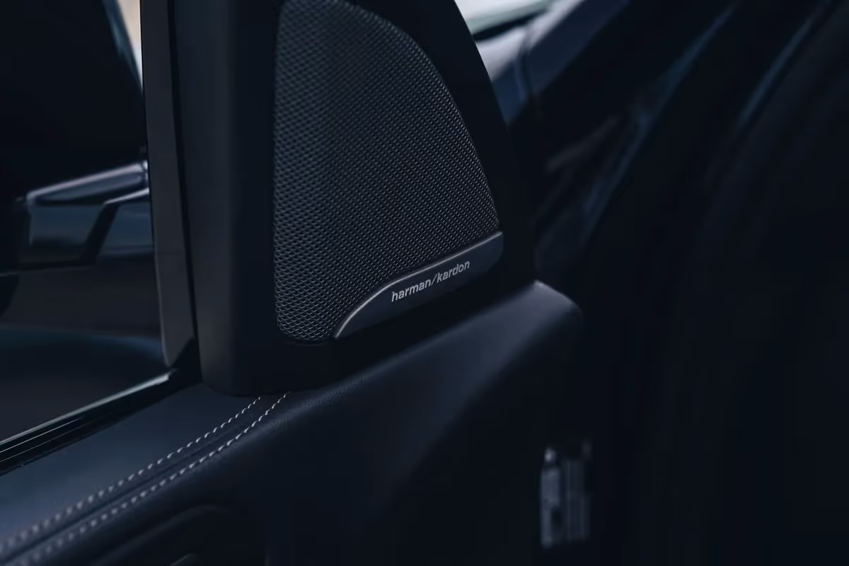 BMW X7 40i — przód ¾, wynajem w Warszawie