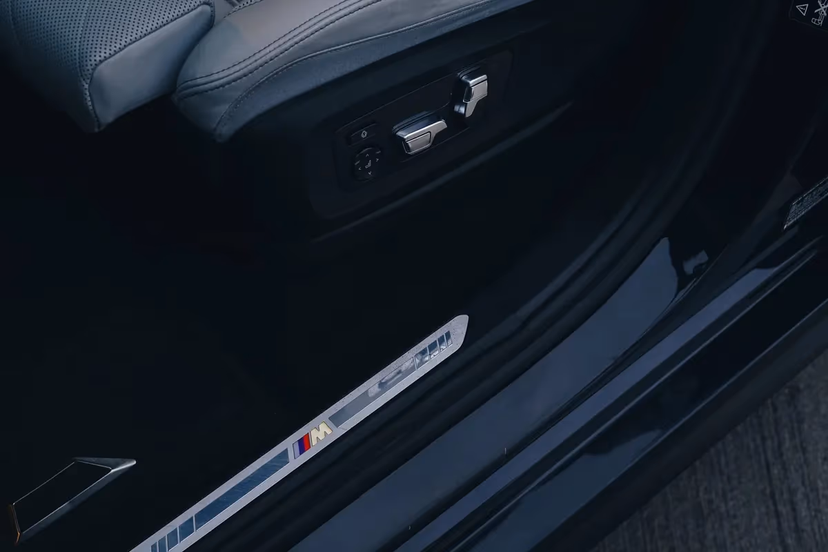 BMW X7 40i — koła, wynajem w Warszawie
