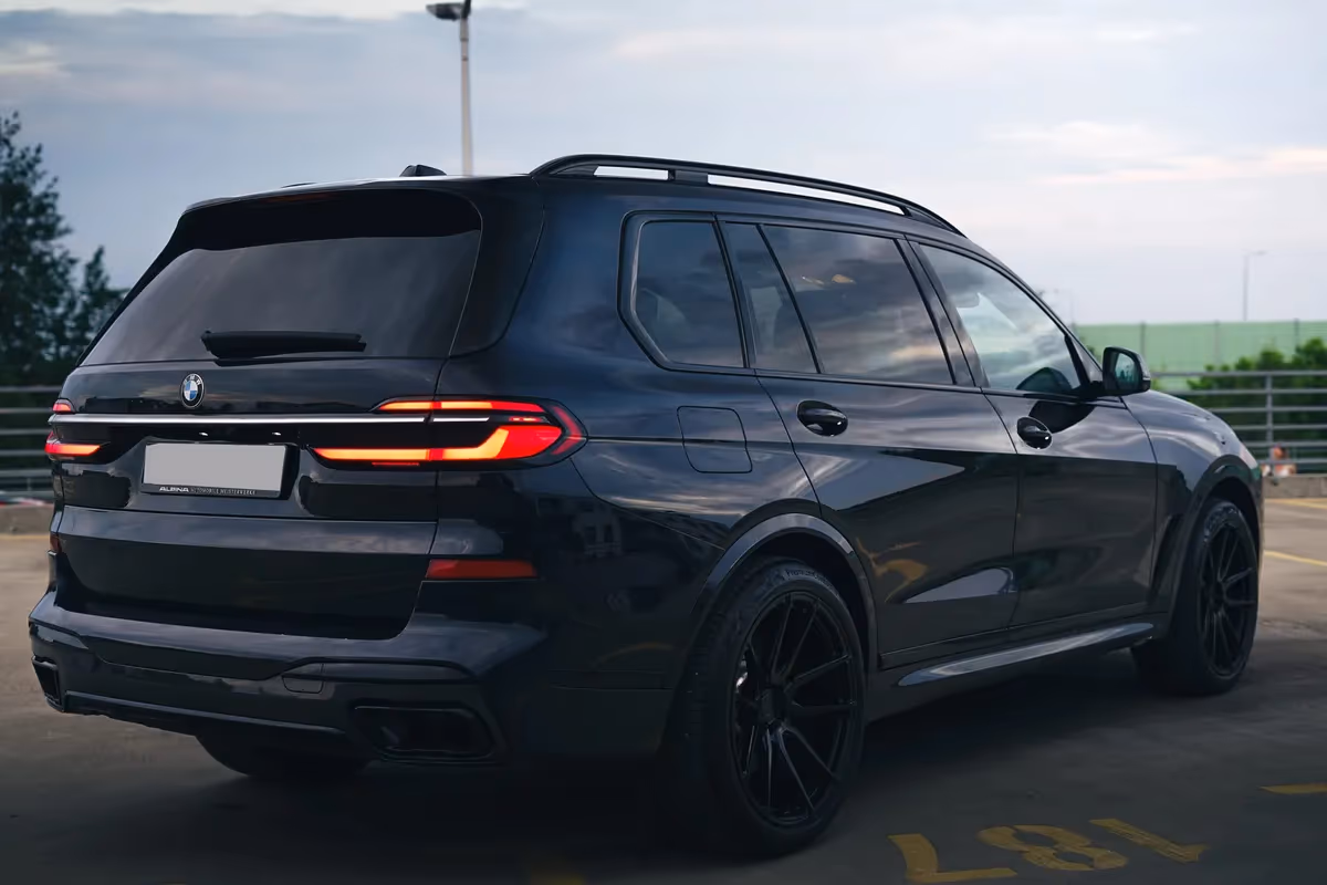 BMW X7 40i — wnętrze, wynajem w Warszawie
