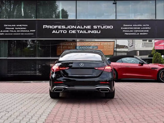 Mercedes C-class — tył ¾, wynajem w Warszawie
