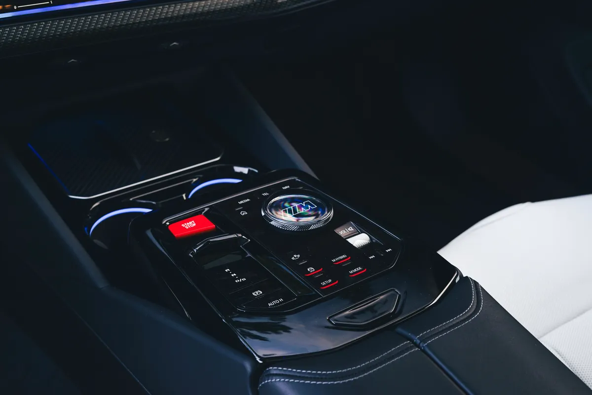 BMW M5 G90 — фото 5