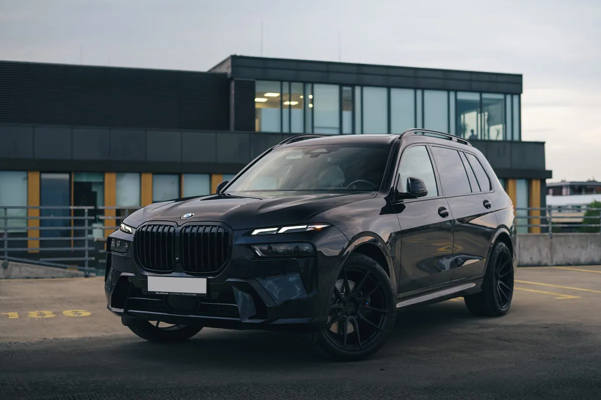 BMW X7 40i — фото 1