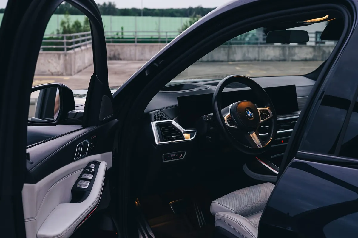 BMW X7 40i — фото 11