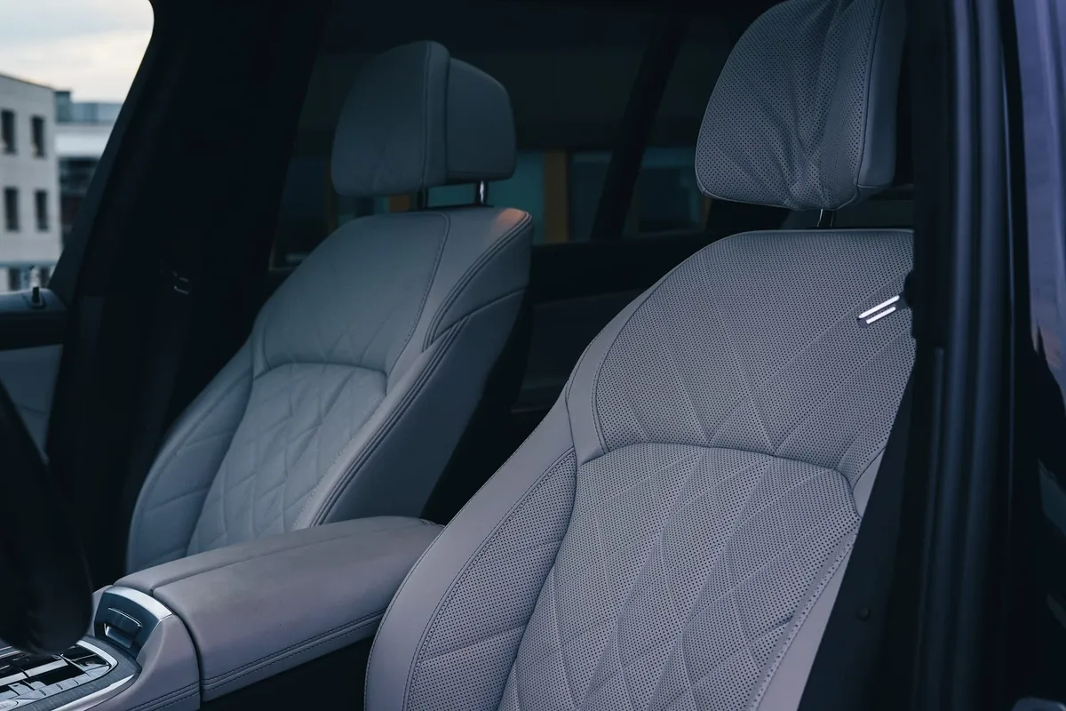 BMW X7 40i — фото 14