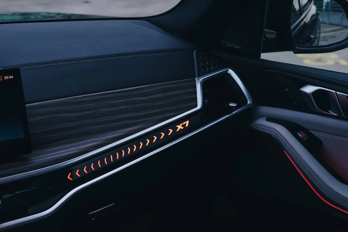 BMW X7 40i — фото 18