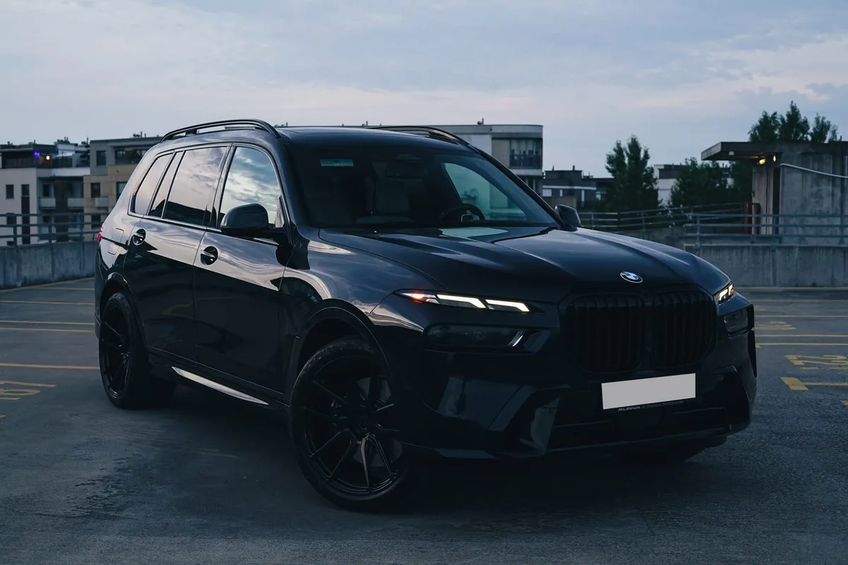 BMW X7 40i — фото 24