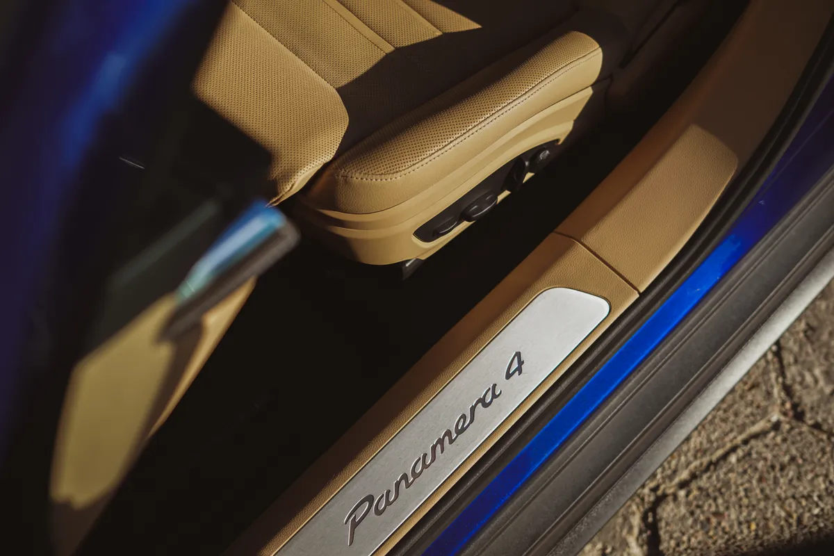 Porsche Panamera 4 — фото 29